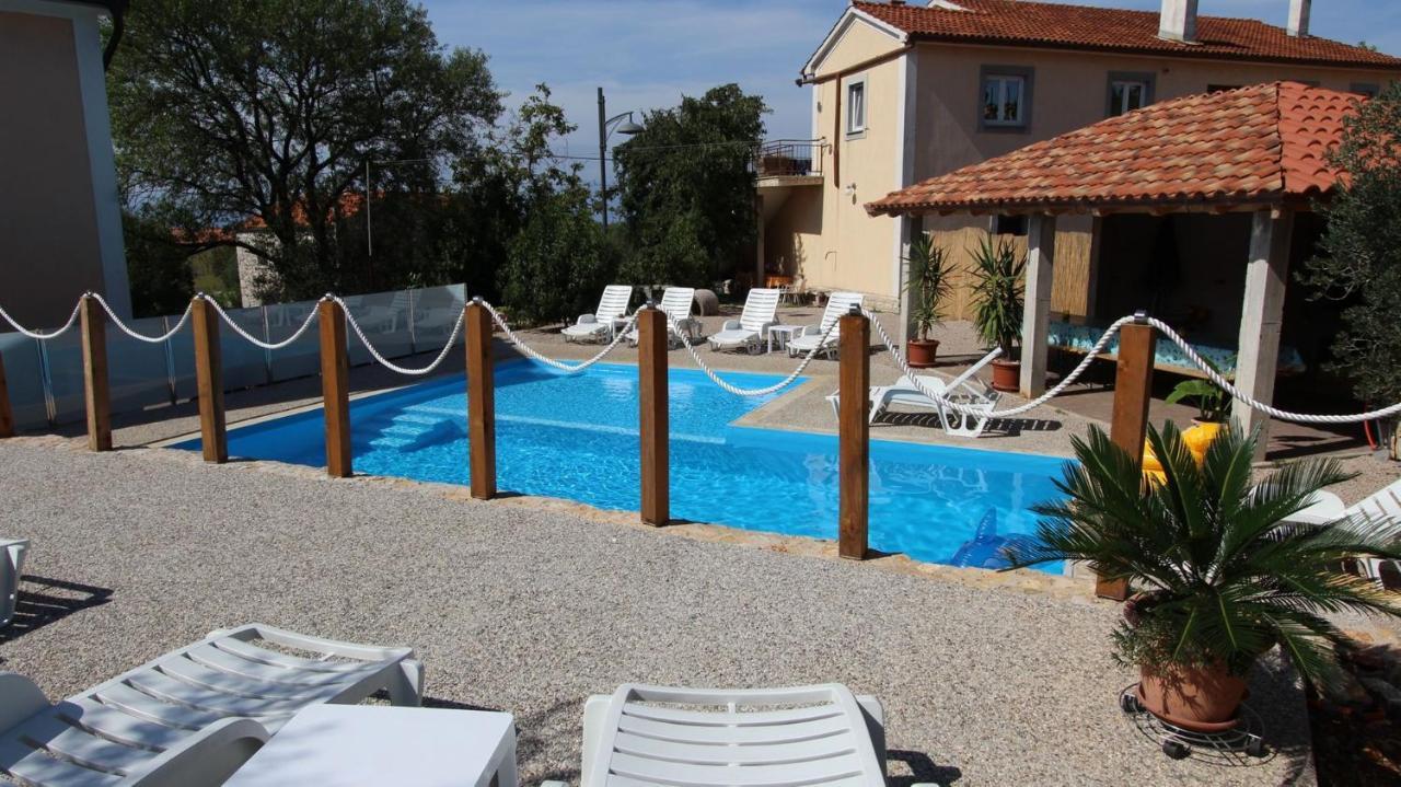 Apartments Kirincic Sveti Vid-Miholjice Kültér fotó