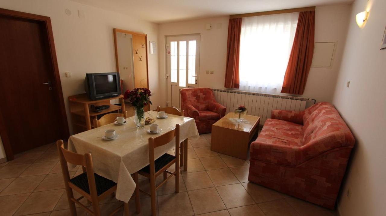 Apartments Kirincic Sveti Vid-Miholjice Kültér fotó