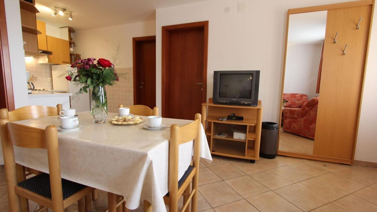 Apartments Kirincic Sveti Vid-Miholjice Kültér fotó